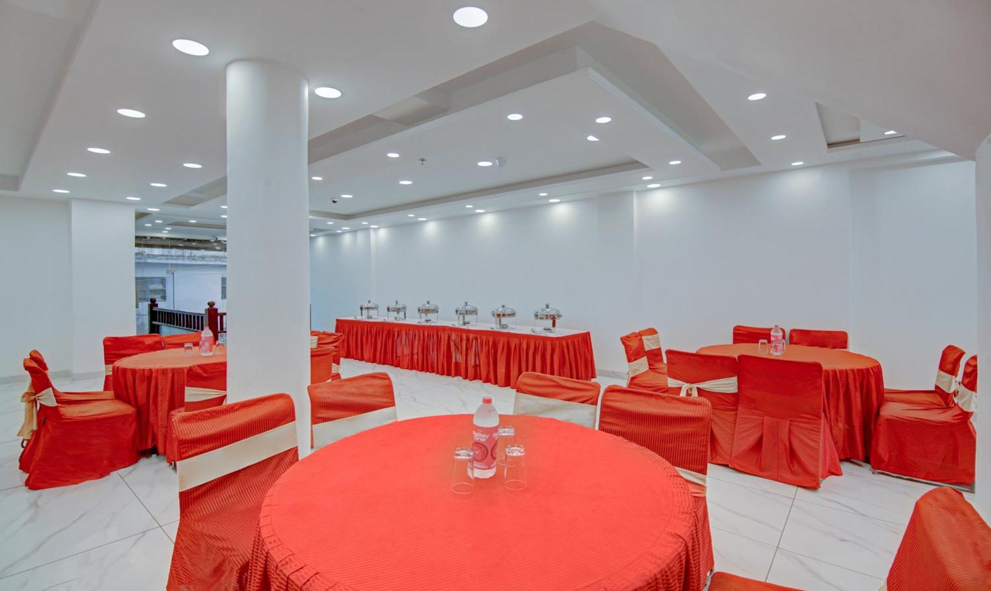 Treebo Rockland, Zirakpur Hotel Bagian luar foto