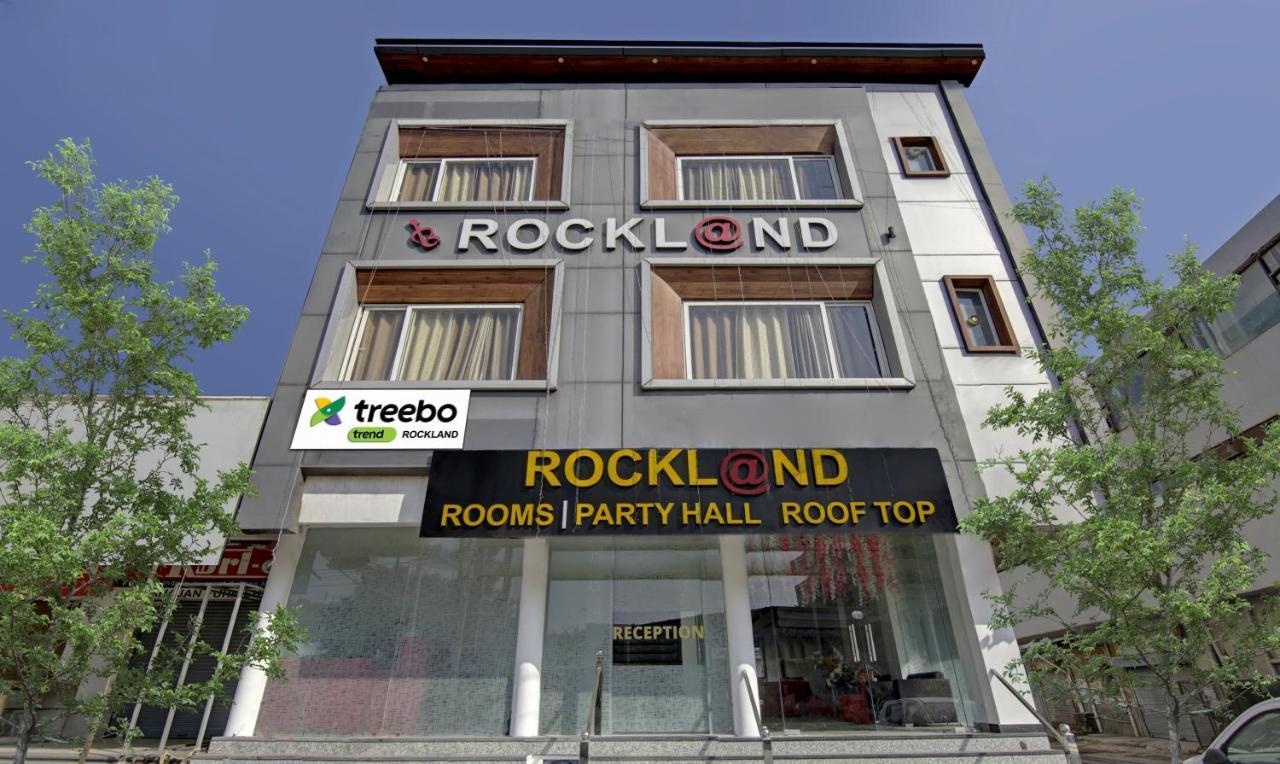 Treebo Rockland, Zirakpur Hotel Bagian luar foto