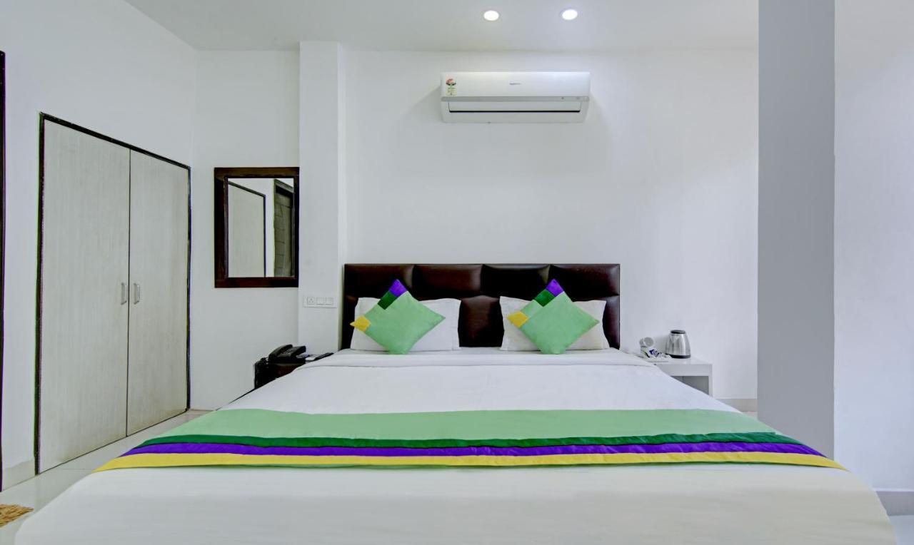 Treebo Rockland, Zirakpur Hotel Bagian luar foto