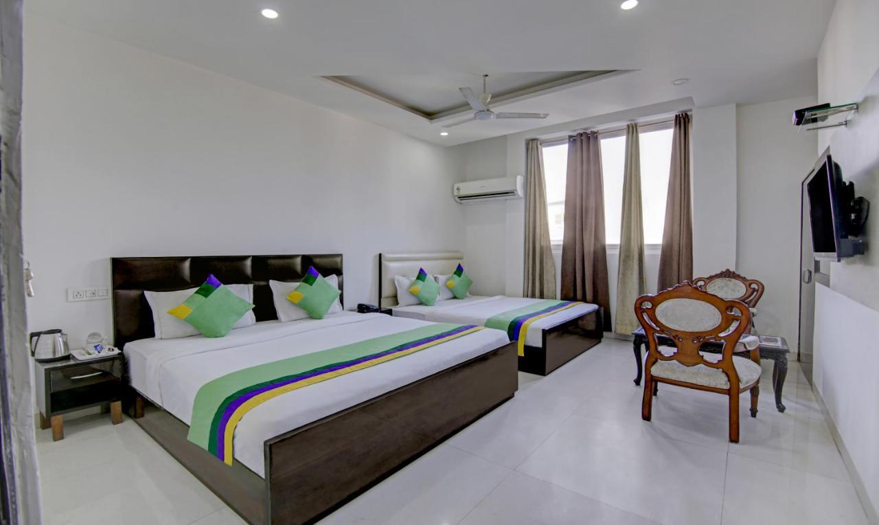 Treebo Rockland, Zirakpur Hotel Bagian luar foto
