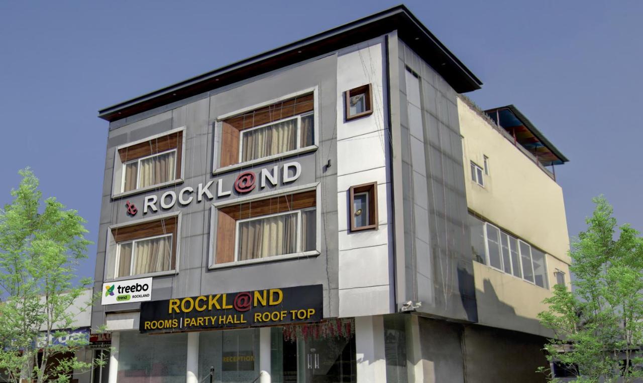 Treebo Rockland, Zirakpur Hotel Bagian luar foto