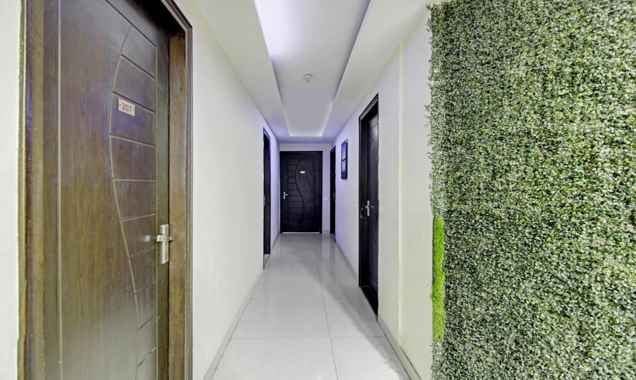 Treebo Rockland, Zirakpur Hotel Bagian luar foto